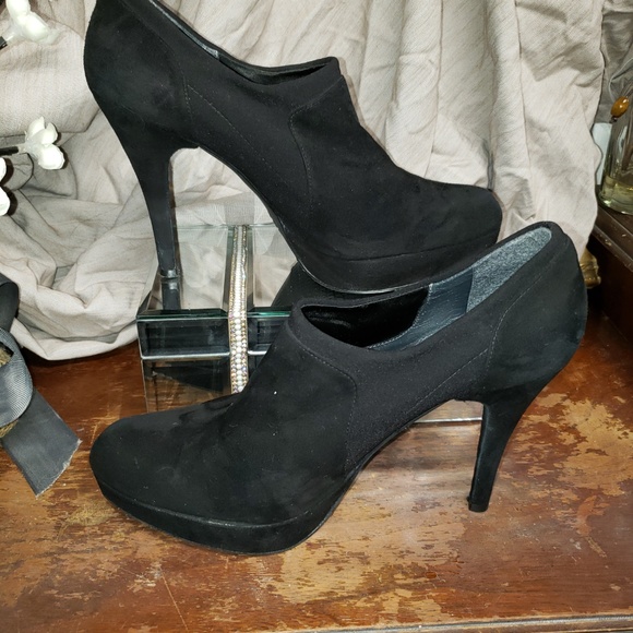 Make Offer STUART WEITZMAN HOLDME ANKLE BOOTIE - Picture 2 of 8